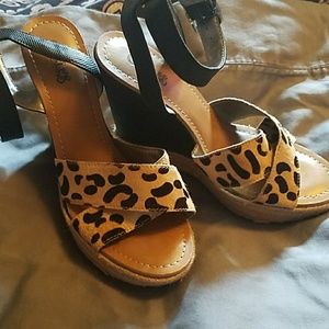 Carlos Santana wedge heels